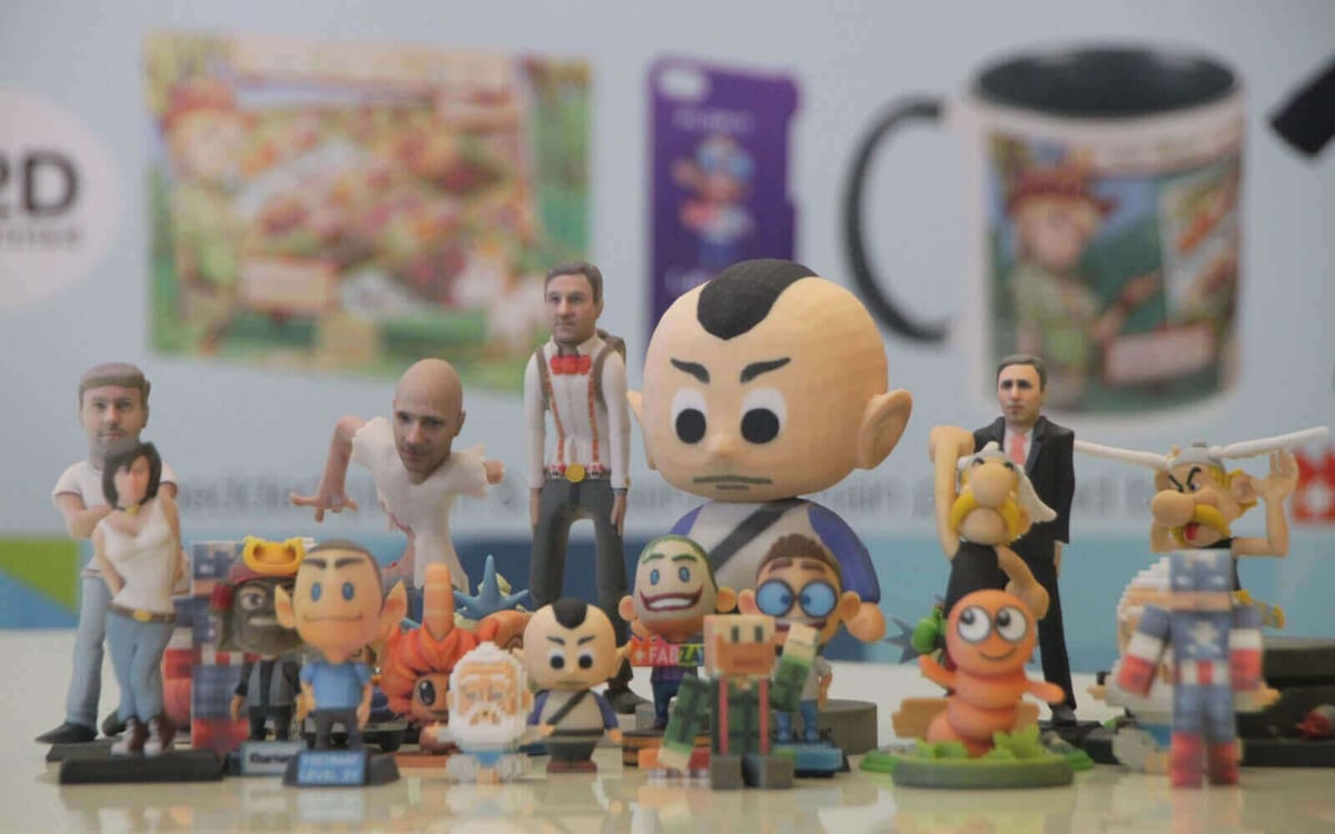 FabZat let you edit you character and buy the 3D printed version within the game (image: FabZat)