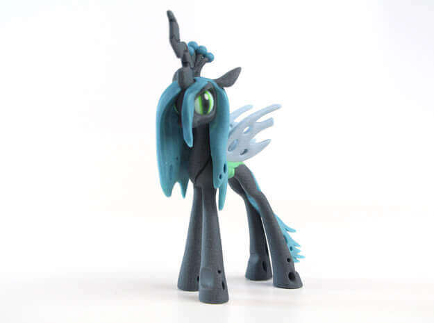 The full color sandstone 3D printed MyLittlePony proved to be a perfect fit for the SuperFanArt project (image: Shapeways)