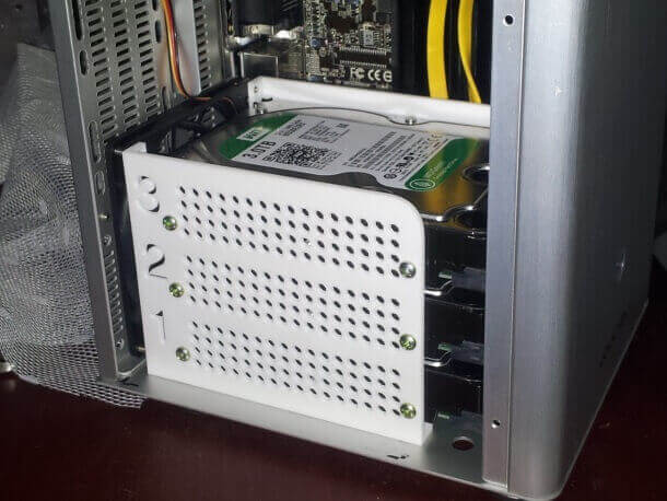 HDD hard drive rack for 3 disks (left side) (image courtesy of i.materialise.com)