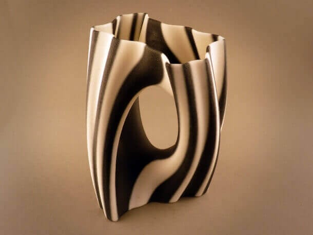 Julia Vase 002 Yin Yang (source: i.Materialise)