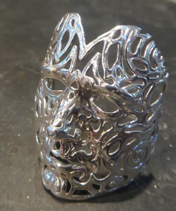 Joshua Harker's Self Portrait Pendant (source: i.Materialise)