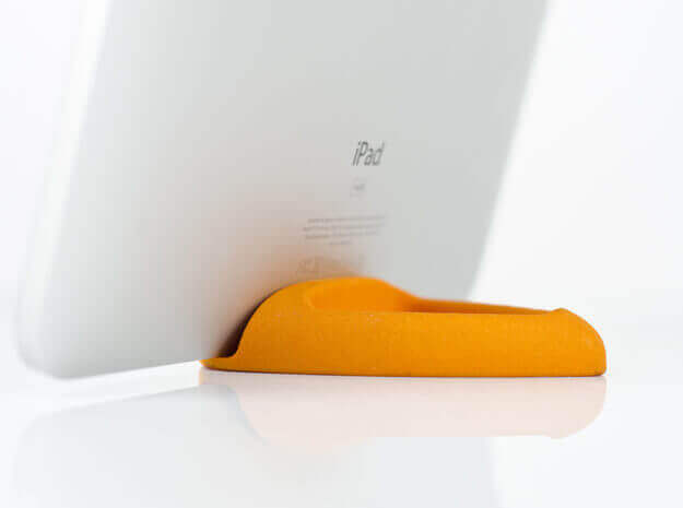 Curvestand is a versatile support solution for iPad and iPhone 4/4s (source: Shapeways)