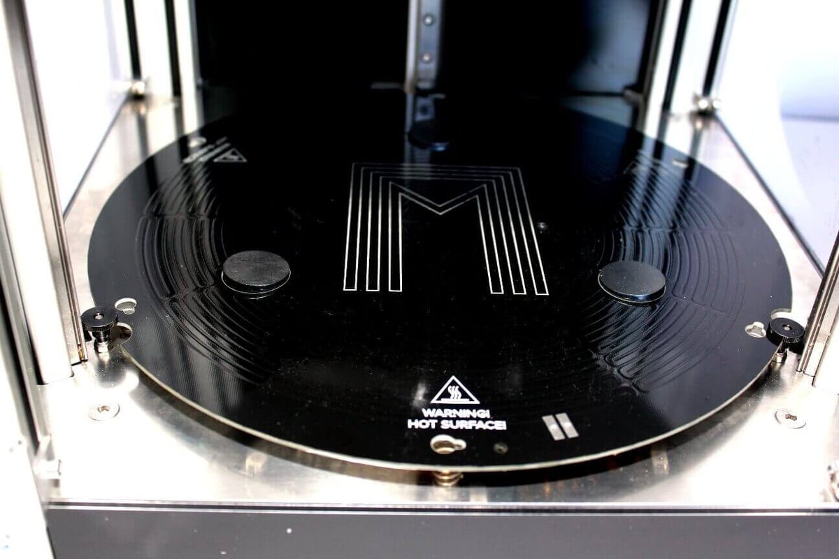 The calibration process of the print bed is done automatically.