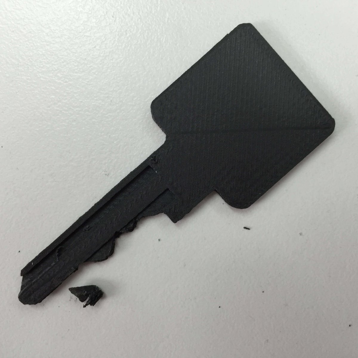 Even with the strongest 3D printing filament the key broke image: All3DP)