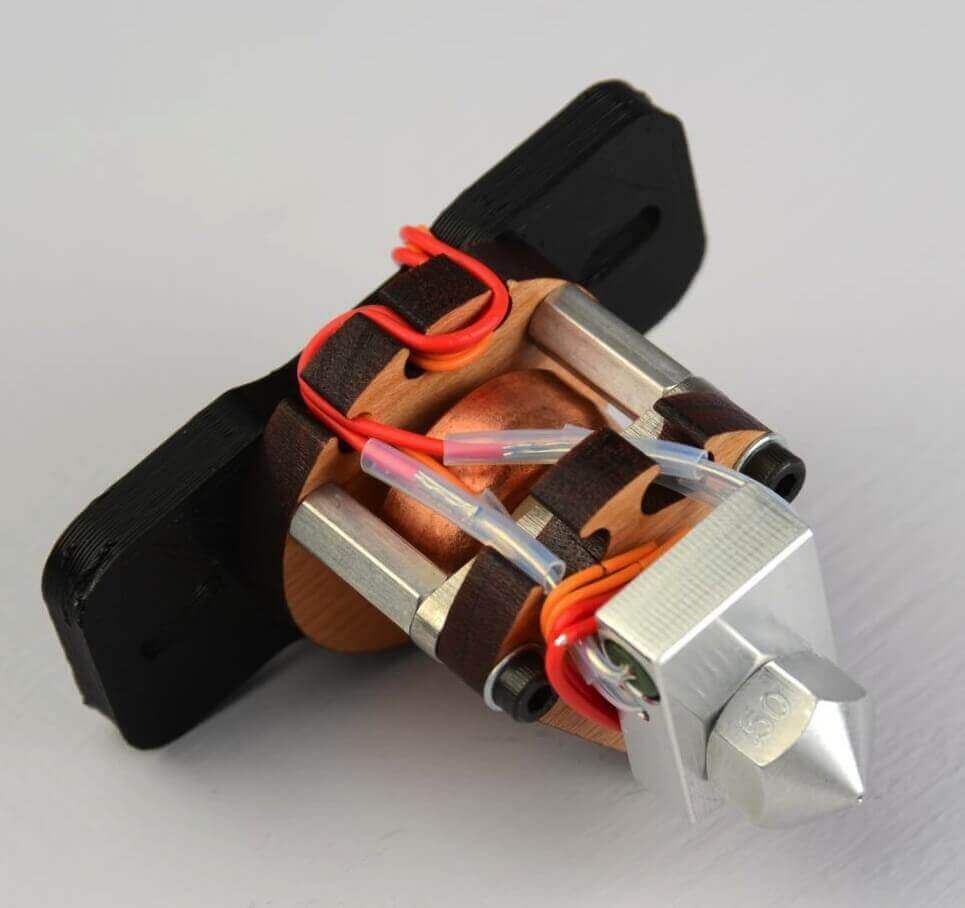 They don’t call it hotend for nothing. Don’t ever touch it when it’s hot. 