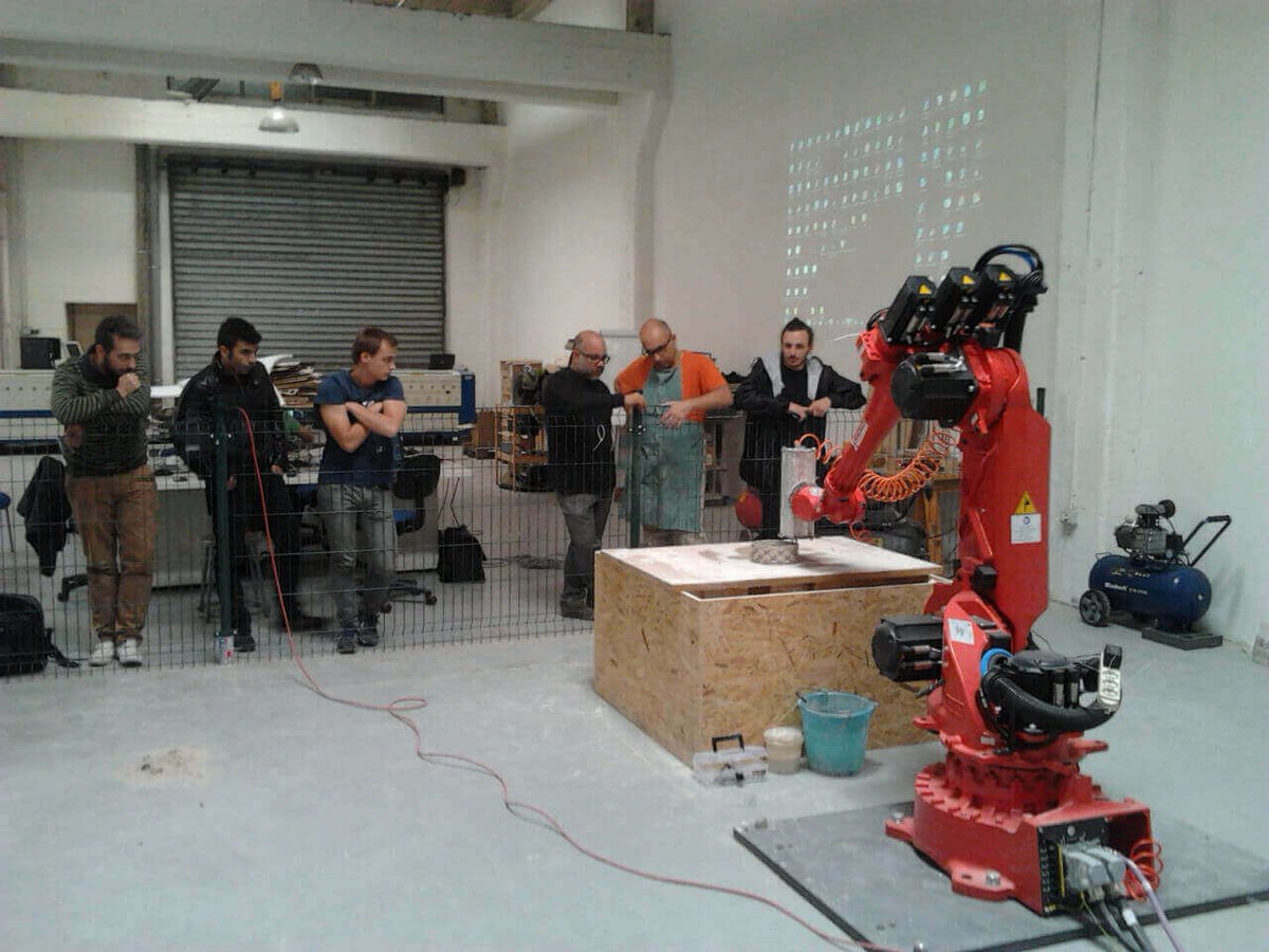 The Comao Robotic Arm is used for extrusion 3D printing (image : DigifabTURINg)
