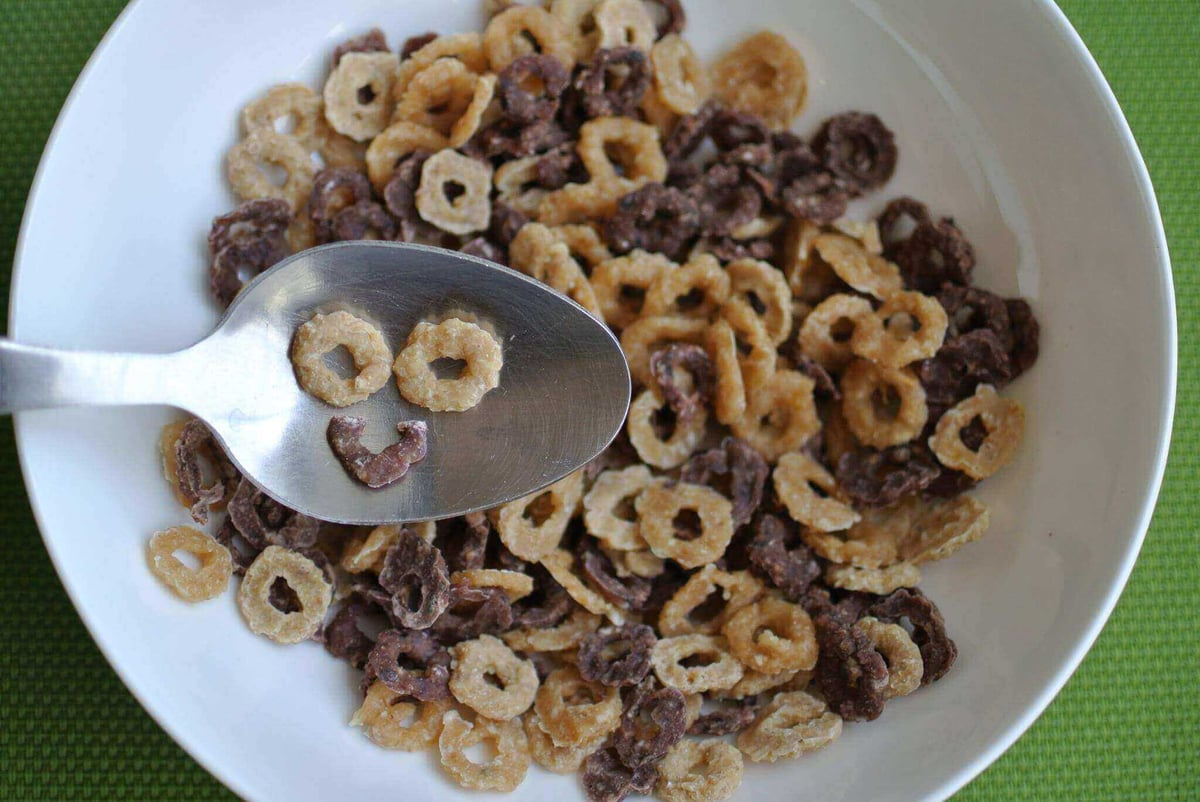 cereal with oats, yogurt and jam