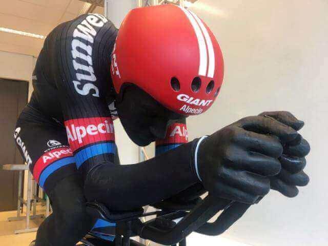 A life-sized mannequin of Team Giant-Alpecin’s time trial cyclist Tom Dumoulin wearing a specially designed skinsuit developed by scientists at Delft University of Technology (TU Delft), is pictured in Delft, the Netherlands, October 4, 2016. Image: REUTERS/Jim Drury