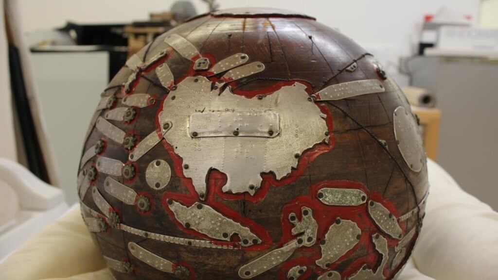 braille globe