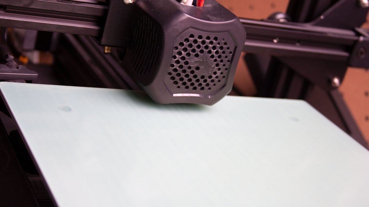 An Ender 3 V2 print head above a 3DQue VAAPR print bed installed on the printer