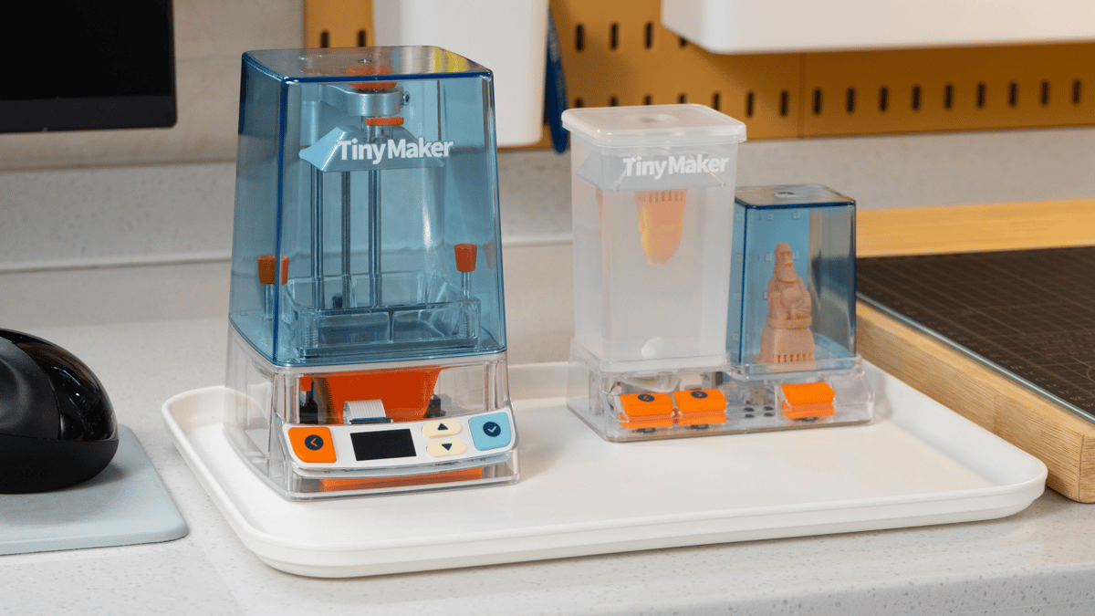 Tiny Maker with their Wash and Cure station