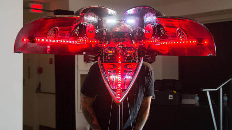 Featured image of A Stunning Combination of Art and Tech in a 3D Printed Raven Head Helmet