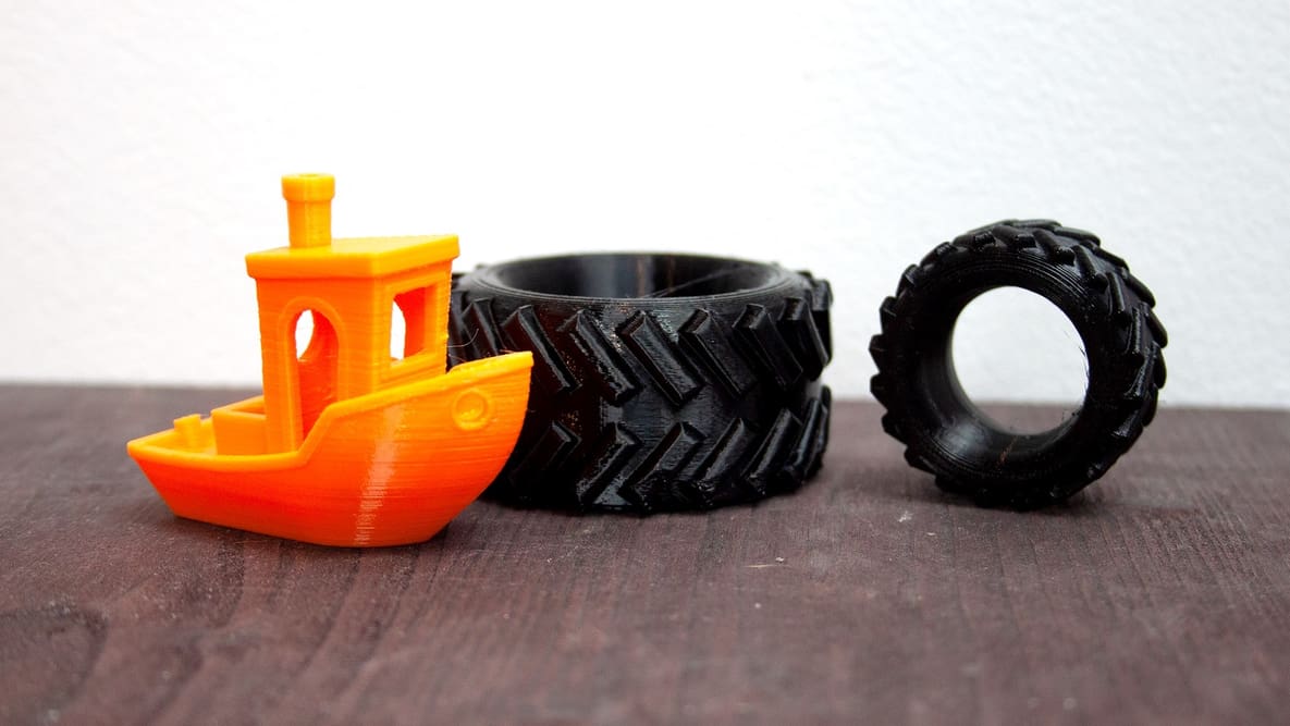 Featured image of PETG vs TPU: The Differences Simply Explained