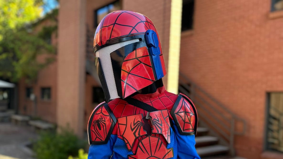 Featured image of 3D Printed Helmets: 10 Incredible Cosplay Models