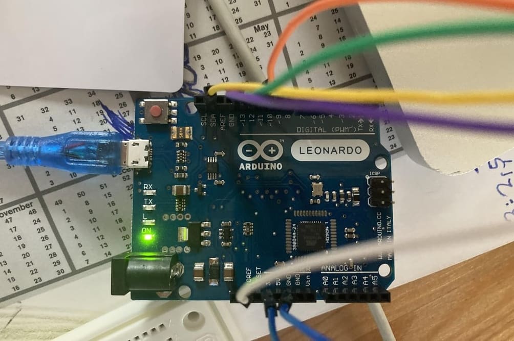 Featured image of Arduino Leonardo vs Uno: The Differences