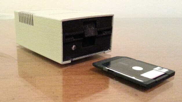 Featured image of Apple Disk II SD Card Reader Case