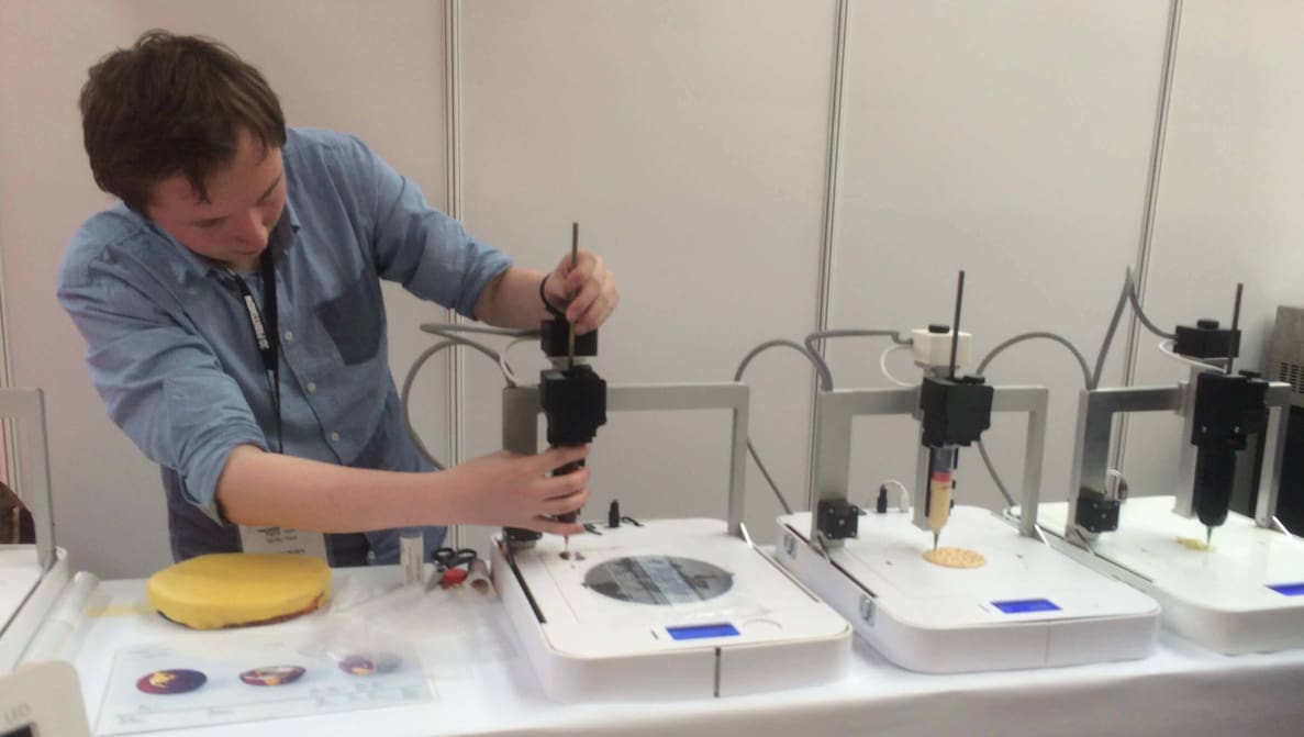 Featured image of Focus 3D Printer Makes Food, Bowl, Plates & Cutlery