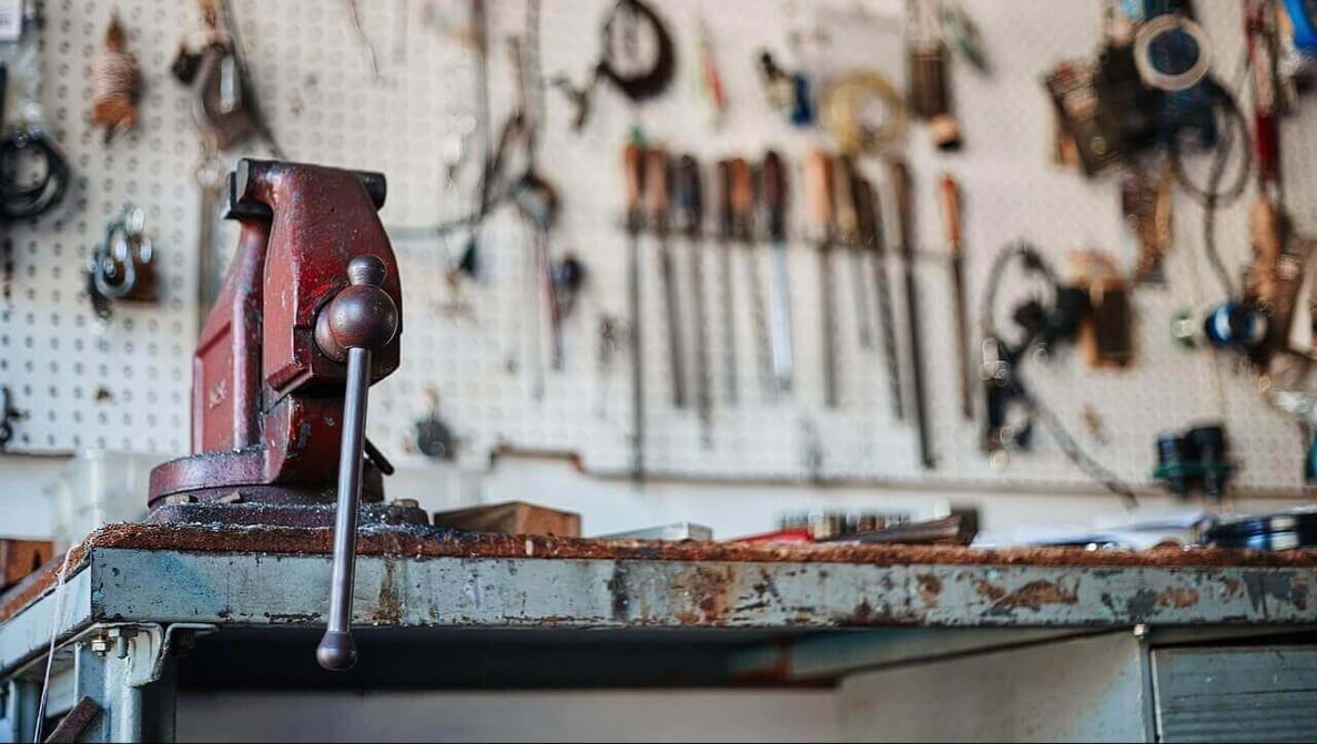 Featured image of 7 Basic 3D Printing Tools to Get Started