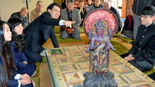 Featured image of Students Replace Priceless Statues With 3D Printed Replica