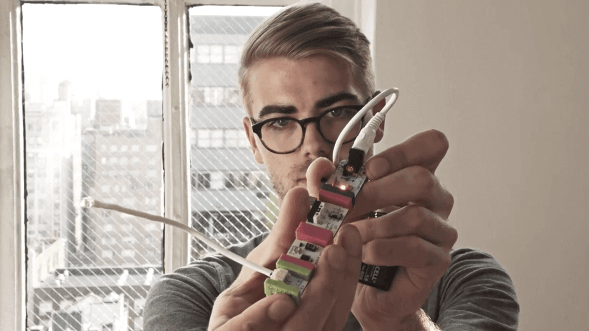 Featured image of 3D Printed Bike Blinker Makes Your Ride A Lot Safer