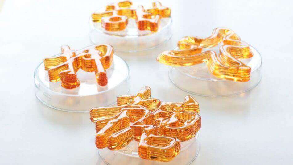 Featured image of The Sweetest 3D Printer Creates Beautiful Glass-Like Sculptures
