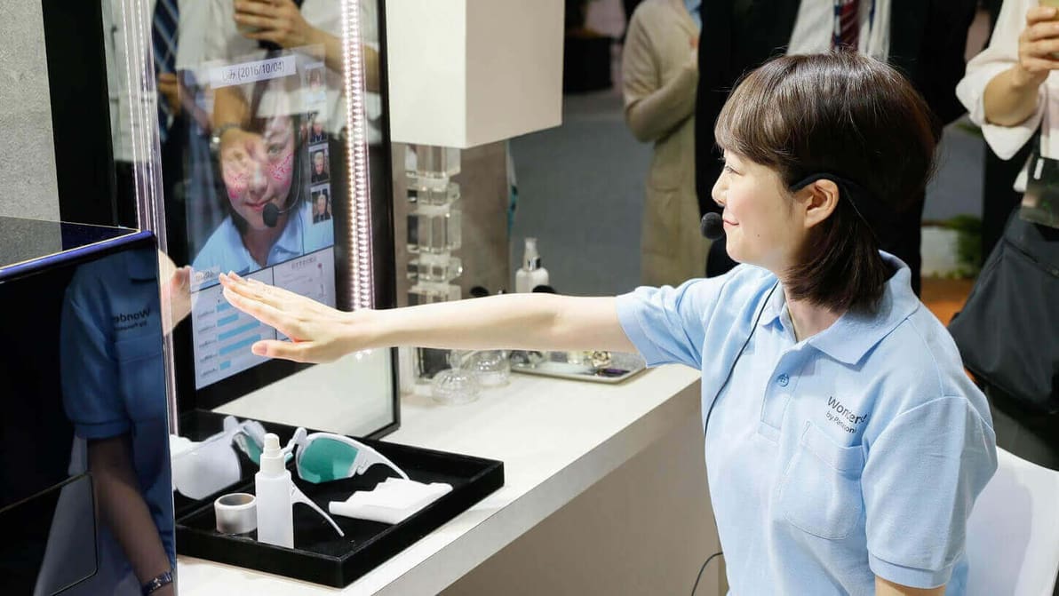 Featured image of Smart Mirror On The Wall, Create Me Some 3D Printed Makeup