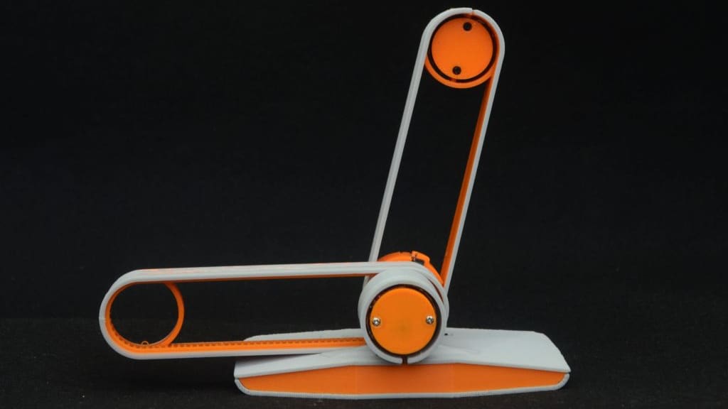 Featured image of Edgytokei is a 3D Printed Clock Inspired by Nunchucks