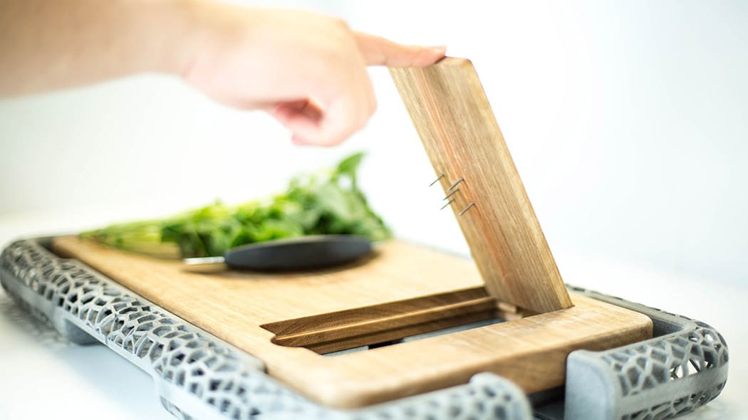 Featured image of 3D Printed Voronoi Food Preparation System Helps Those with One Hand