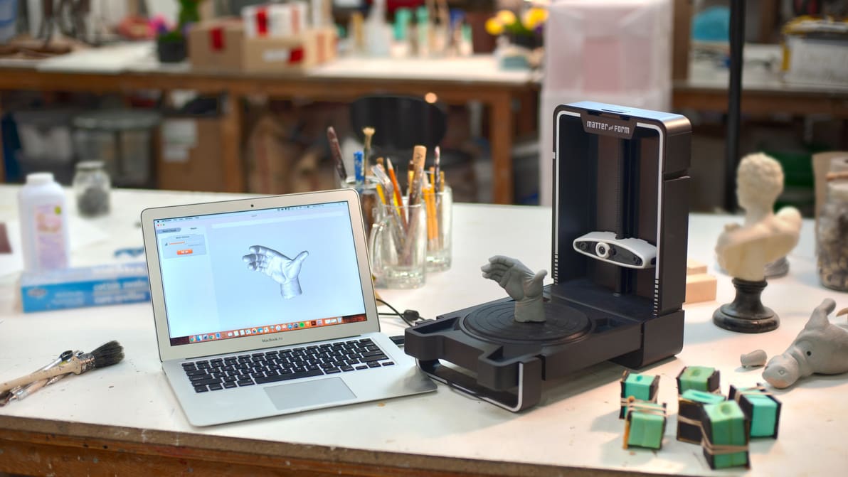 Featured image of Matter and Form Release V2 Desktop 3D Scanner to Replace V1