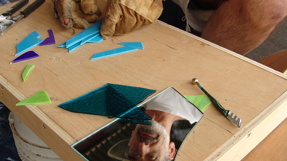 Featured image of How to Cut Glass – 3 Simple Ways