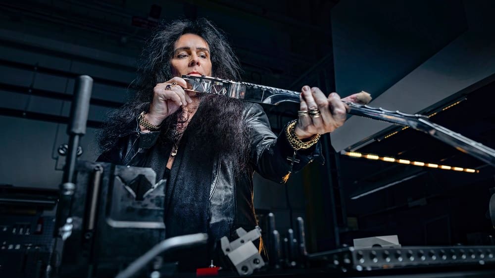 Featured image of Sandvik Challenges Rocker to Break Its Smash-proof 3D Printed Guitar
