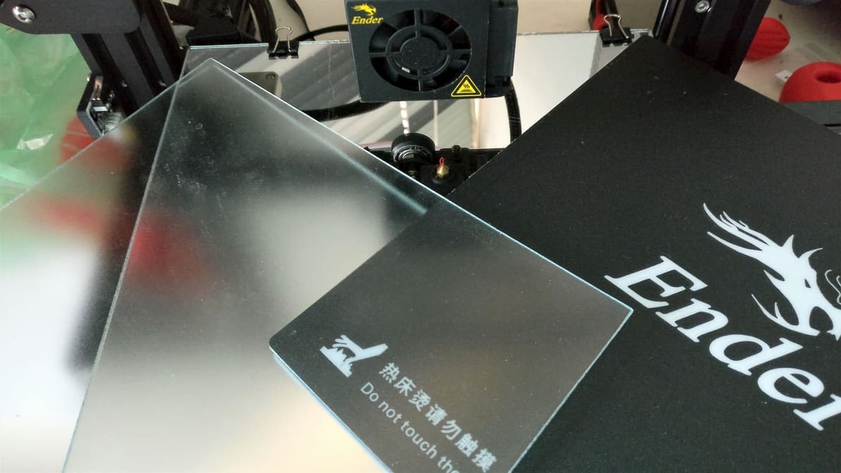Featured image of Ender 3 (Pro) Glass Bed Adhesion: 10 Tips & Tricks