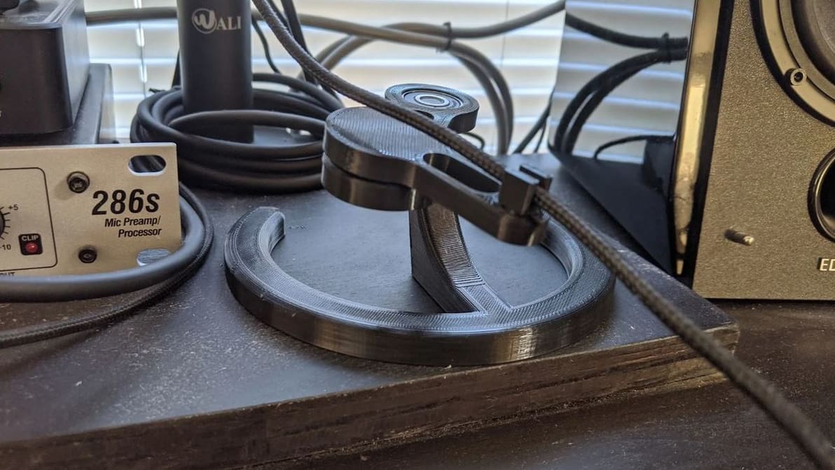 Featured image of 3D Printed Mouse Bungee: 10 Models to Upgrade Your Mouse
