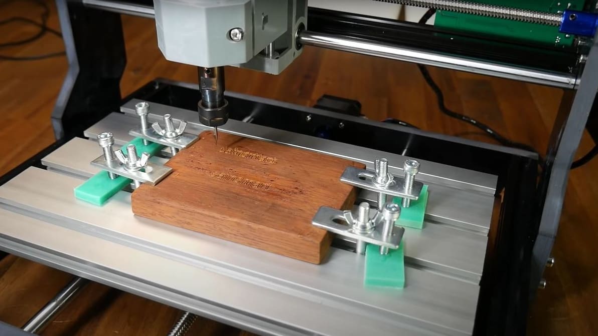 Featured image of Saintsmart Genmitsu CNC 3018-Pro: Review the Specs
