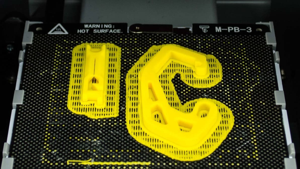 Featured image of How to Remove 3D Prints from the Bed: 7 Safe Ways