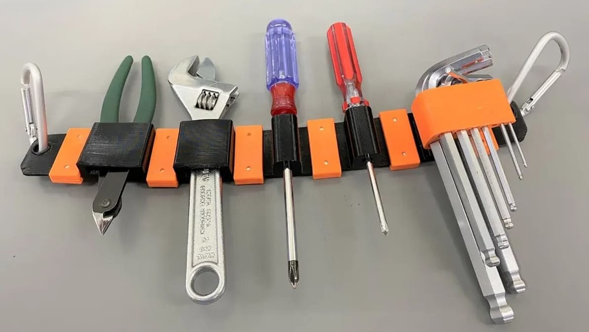Featured image of 3D Printing Tools & Parts: 30 Useful Accessories