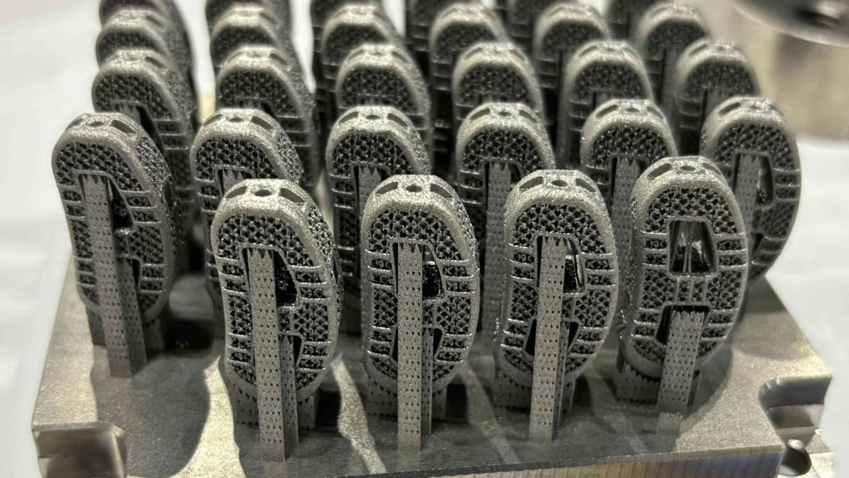 Featured image of 3D Print at Home or Through a 3D Printing Service?