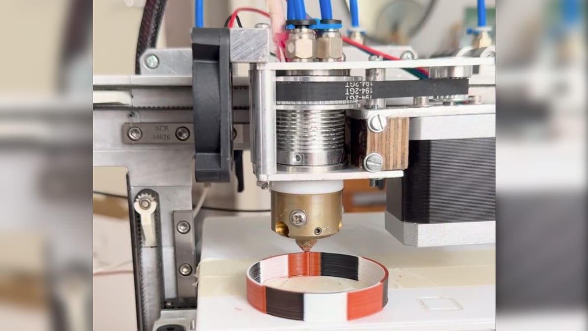 Featured image of This ‘Rotating Mixing Nozzle’ Doesn’t Need To Purge While Multicolor 3D Printing