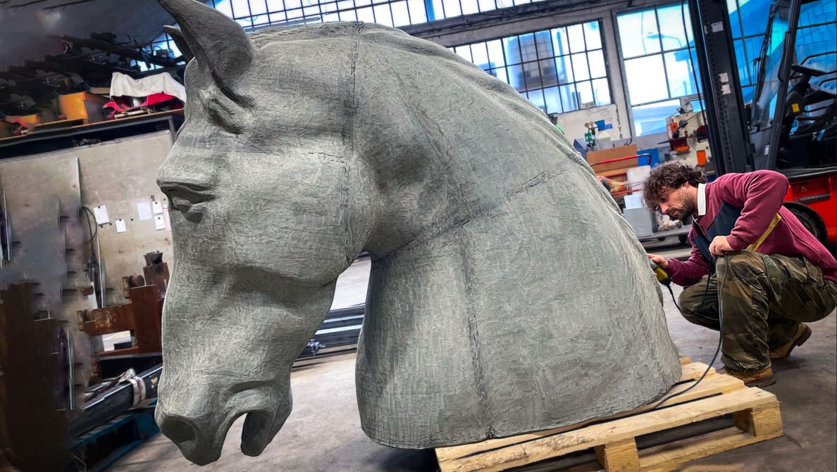 Featured image of Provocative 3D Printed Statue to (and of) Plastic Waste