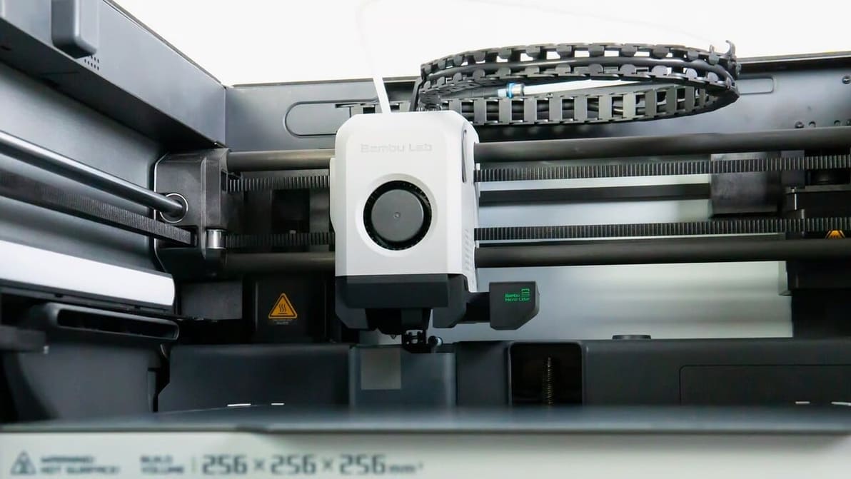Featured image of Bambu Lab P1S vs X1 Carbon: The Differences