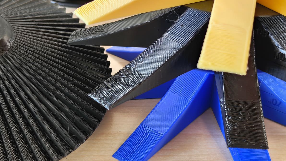 Featured image of Overhang Shootout: Original Prusa MK4S vs. Bambu Lab X1