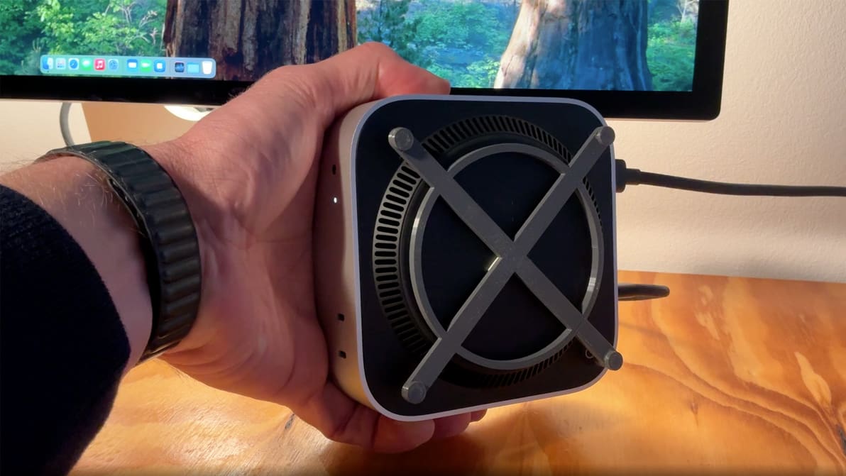 Featured image of This 3D Print Turns Your Whole Mac Mini Into the Power Button