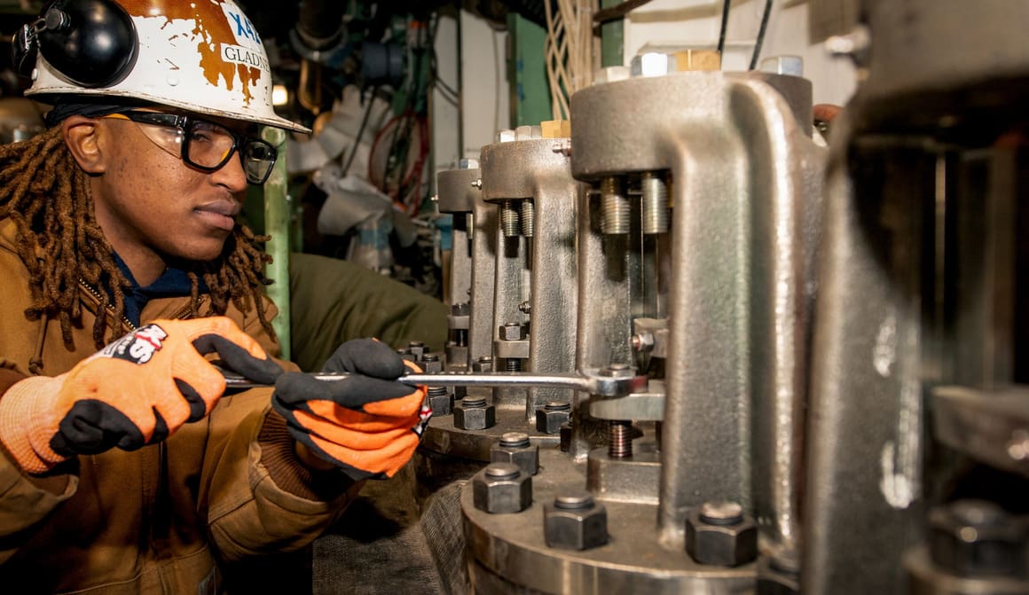 Featured image of Navy Aircraft Carrier Outfitted with Huge Metal 3D Printed Valve