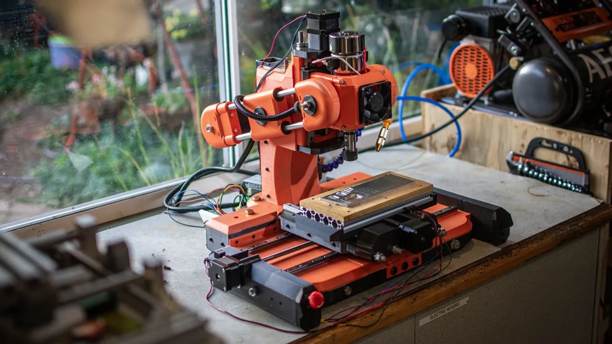 Featured image of This 3D Printed CNC Mill Keeps its Concrete Mold As An Outer Shell