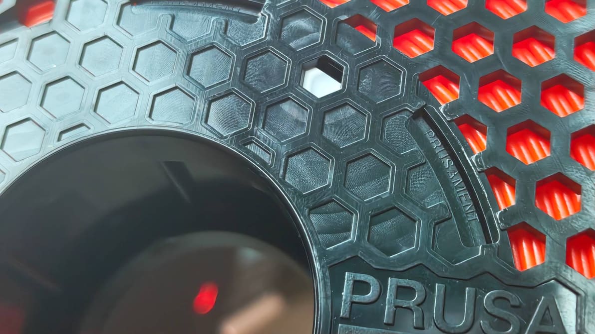 Featured image of Prusa stellt Open-Source-Lösung für intelligente Filamentetikettierung bereit