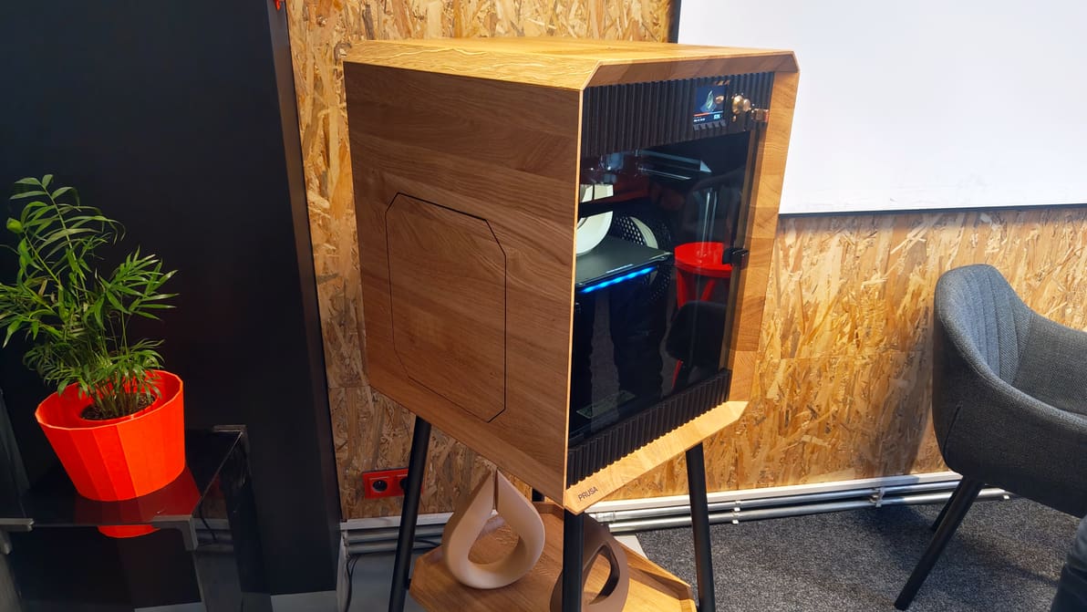 Imagen principal de «Signature Oak»: una impresora 3D de edición limitada lanzada por Prusa