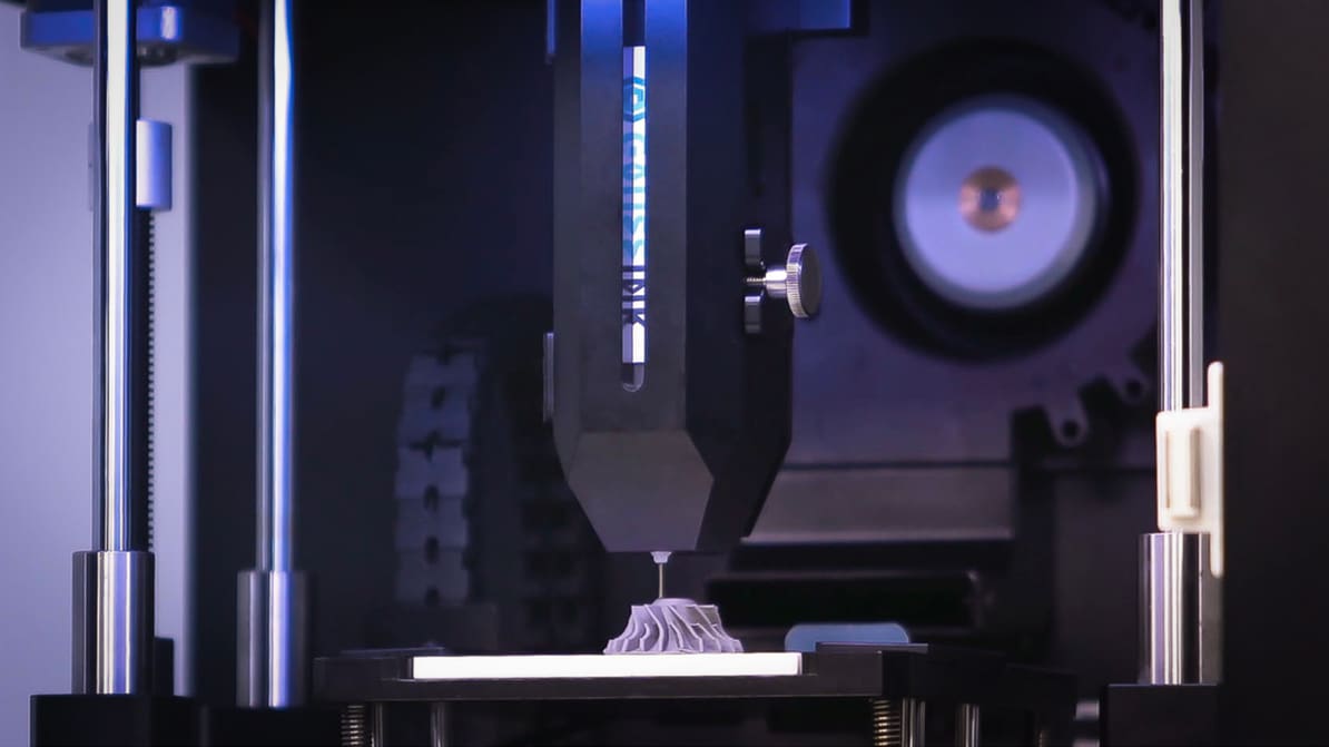 Imagen principal de Esta nueva impresora 3D de metal para oficina utiliza “tinta” en lugar de polvo