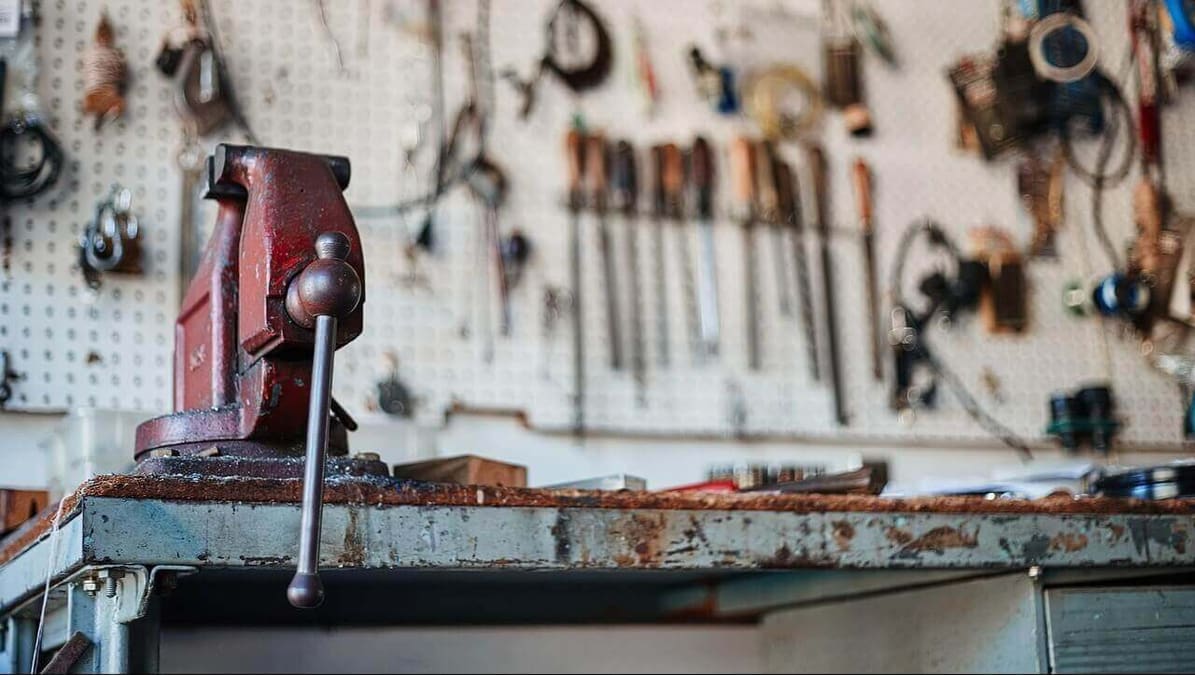 Featured image of 7 Basic 3D Printing Tools to Get Started