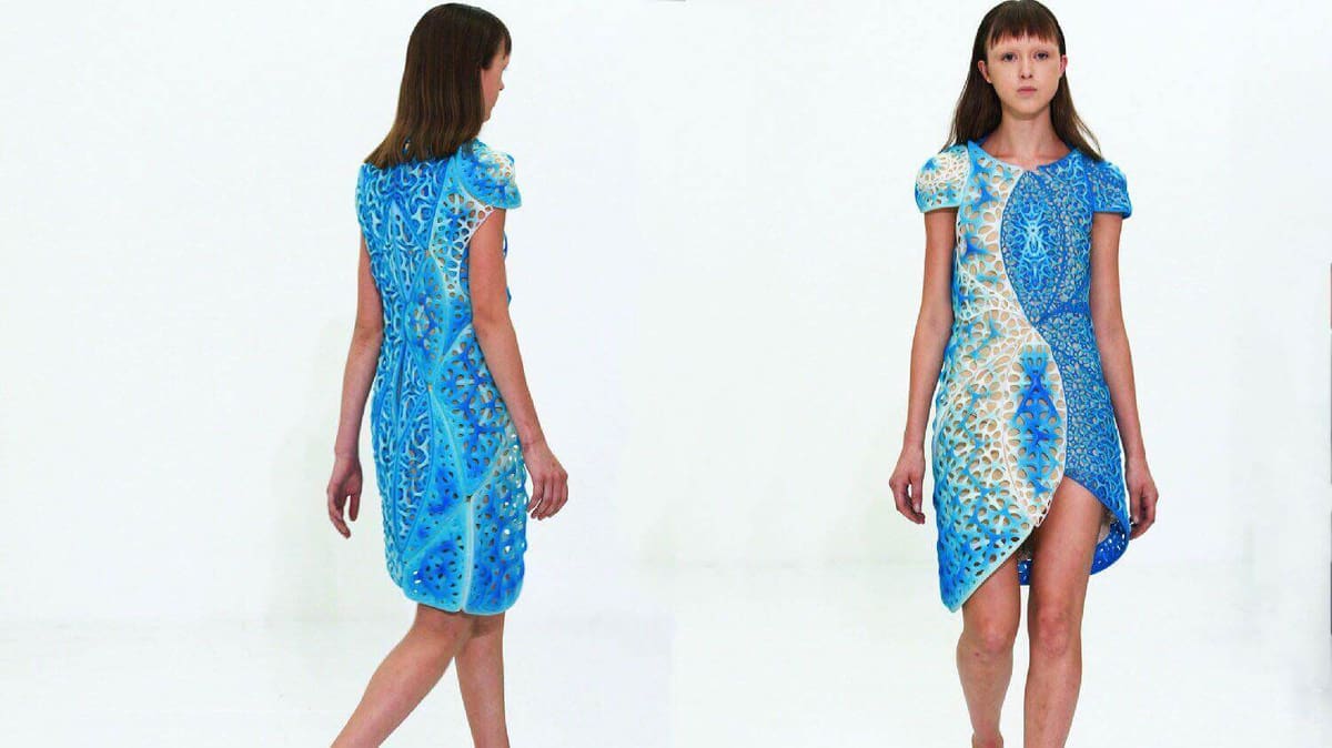 Featured image of Oscillation is a 3D Printed Dress Inspired by Quantum Physics