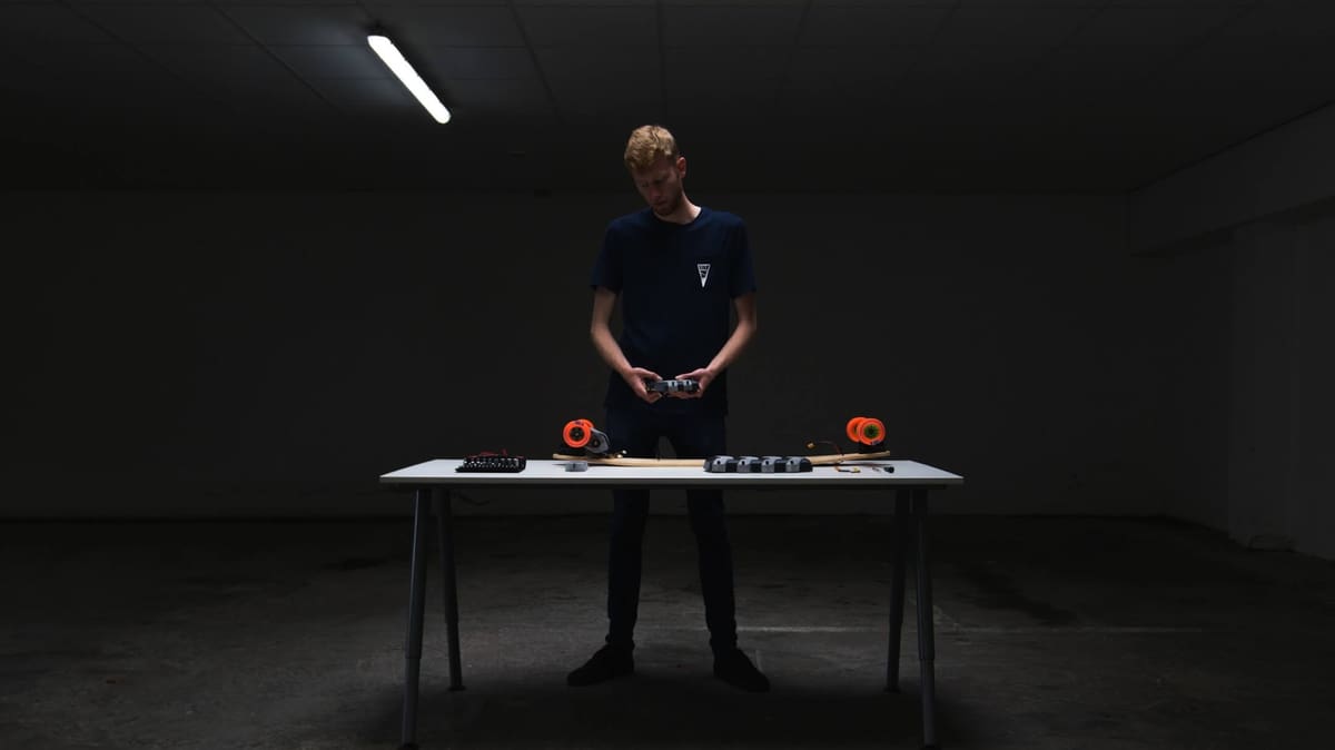 Featured image of 3D Hubs Intern Creates 3D Printed Electric Skateboard to Ease His Daily Commute